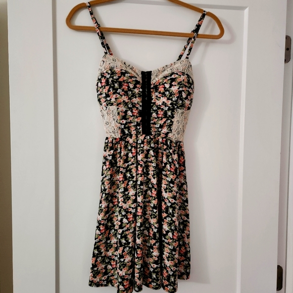 Forever 21 floral dress - Picture 1 of 5